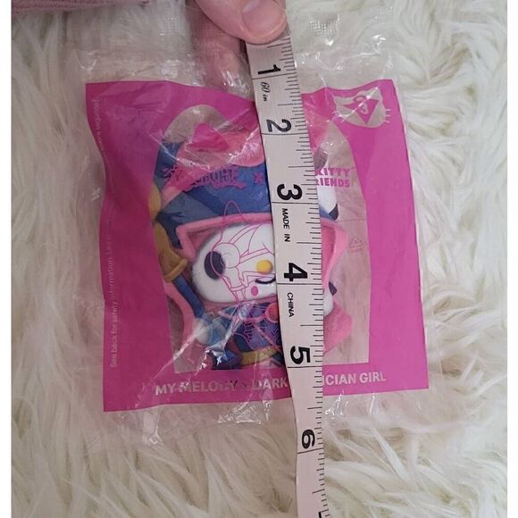 My Melody Dark Magician Girl #3 x Hello Kitty Toy - Picture 3 of 4